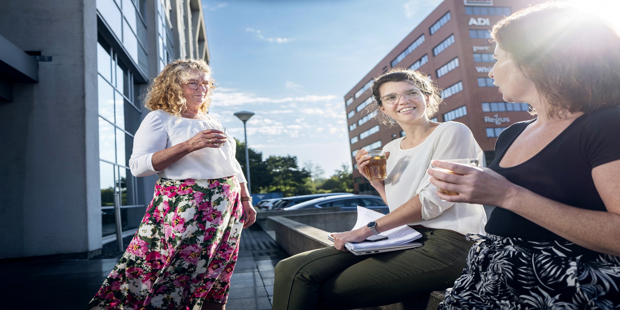 Overlegmetkoffiebuiten.jpg